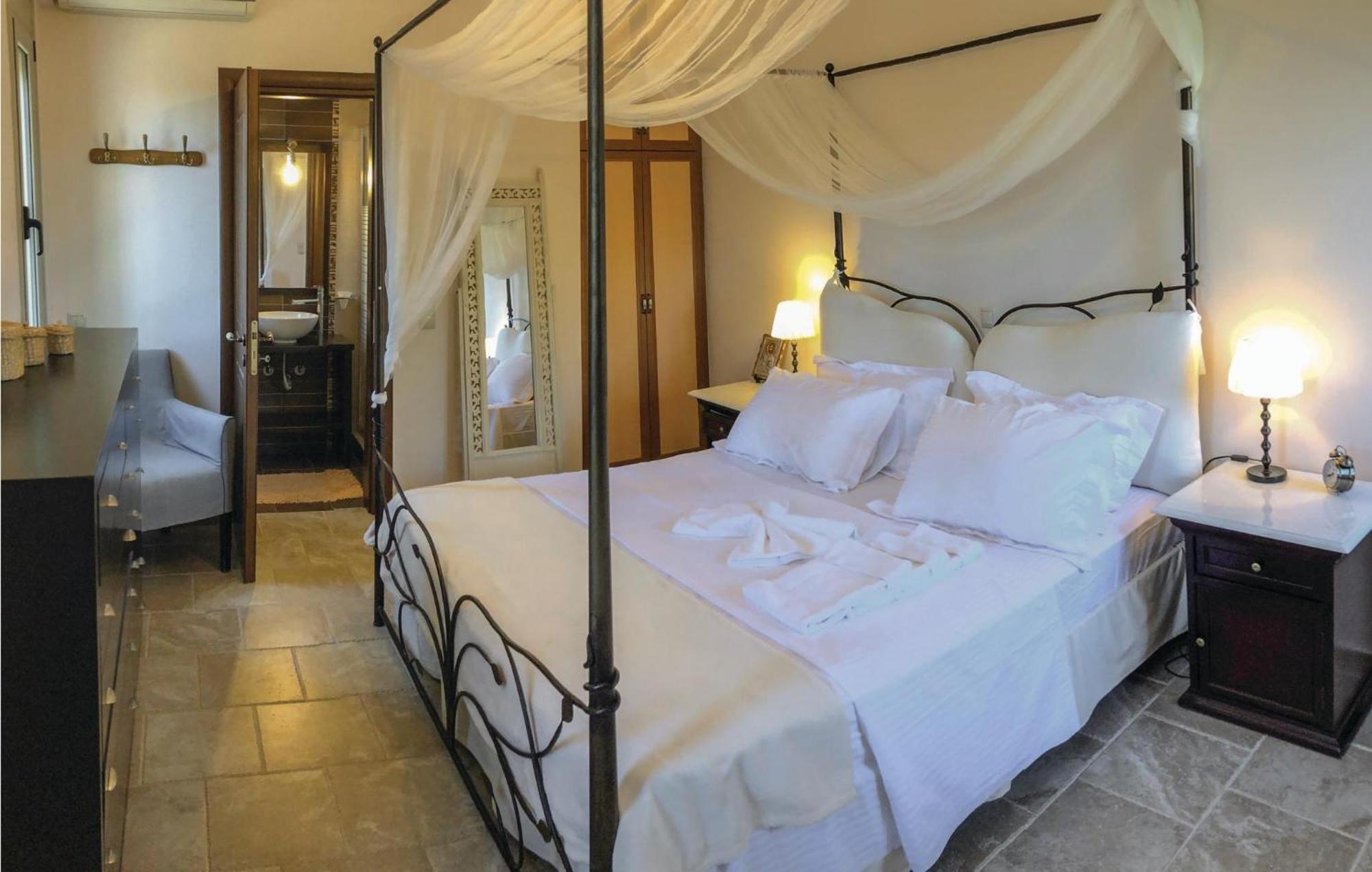 Amazing Home In Koroni With Wifi ภายนอก รูปภาพ