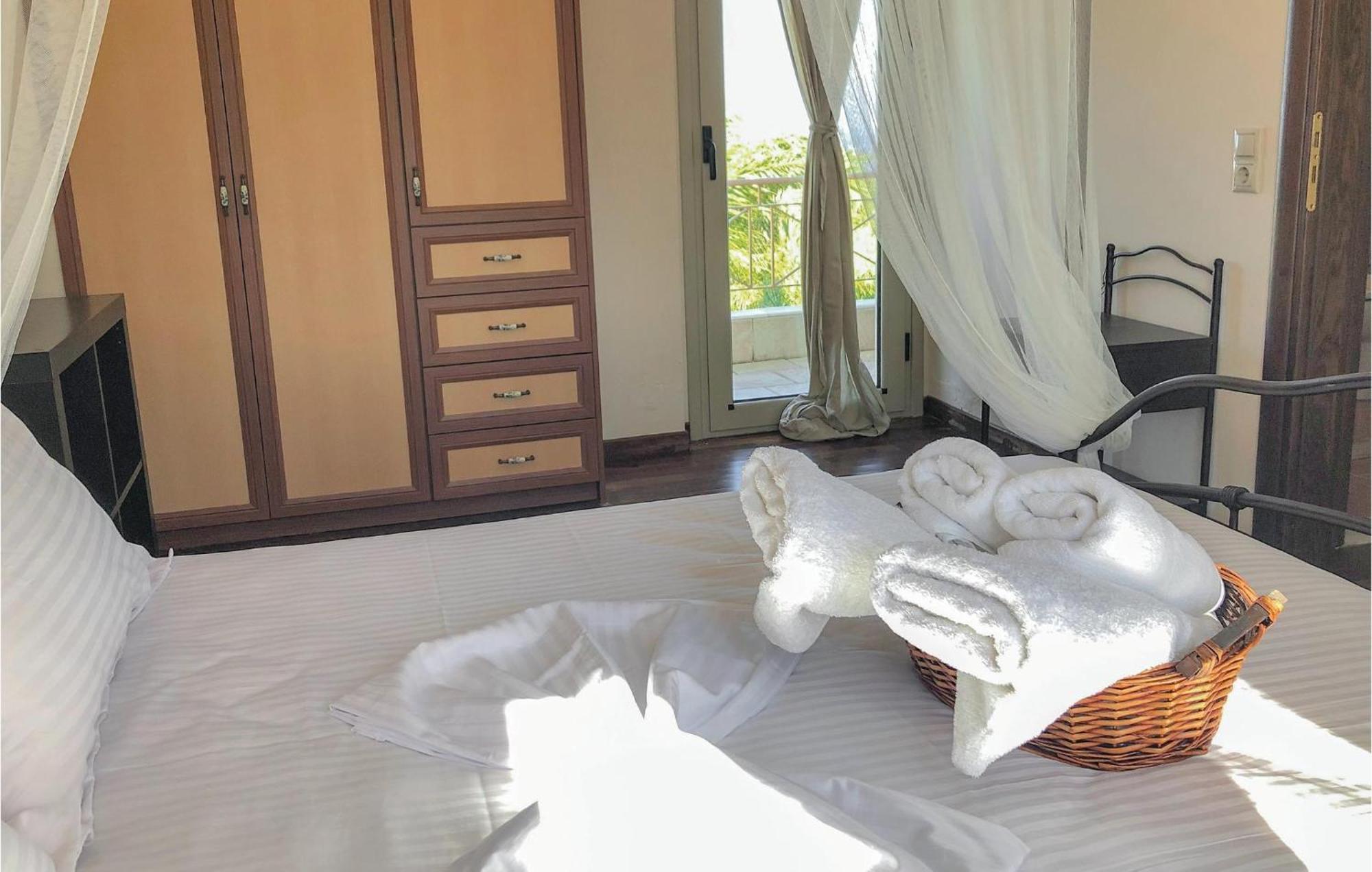 Amazing Home In Koroni With Wifi ภายนอก รูปภาพ