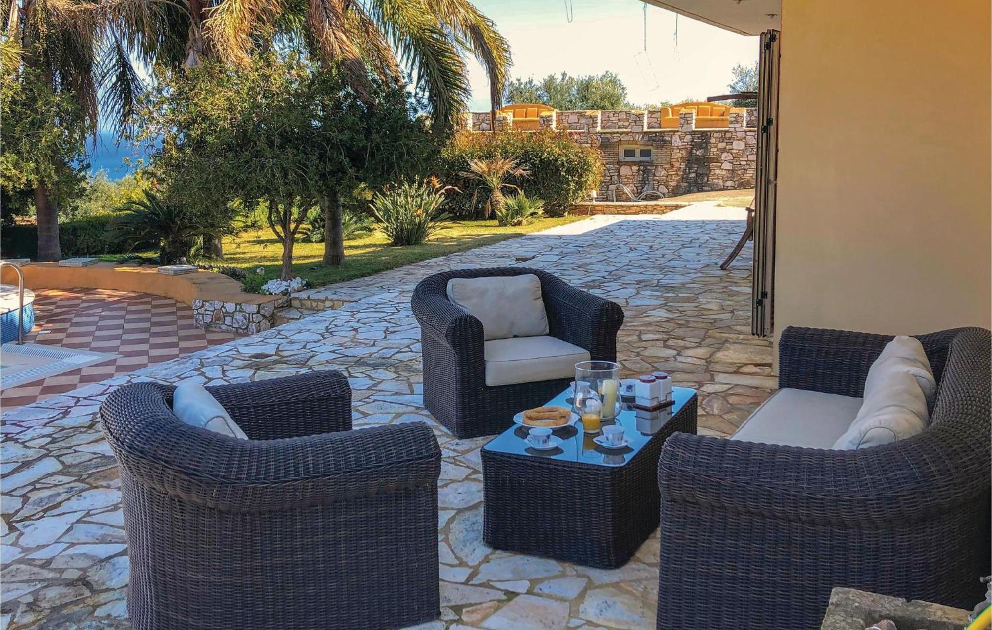 Amazing Home In Koroni With Wifi ภายนอก รูปภาพ