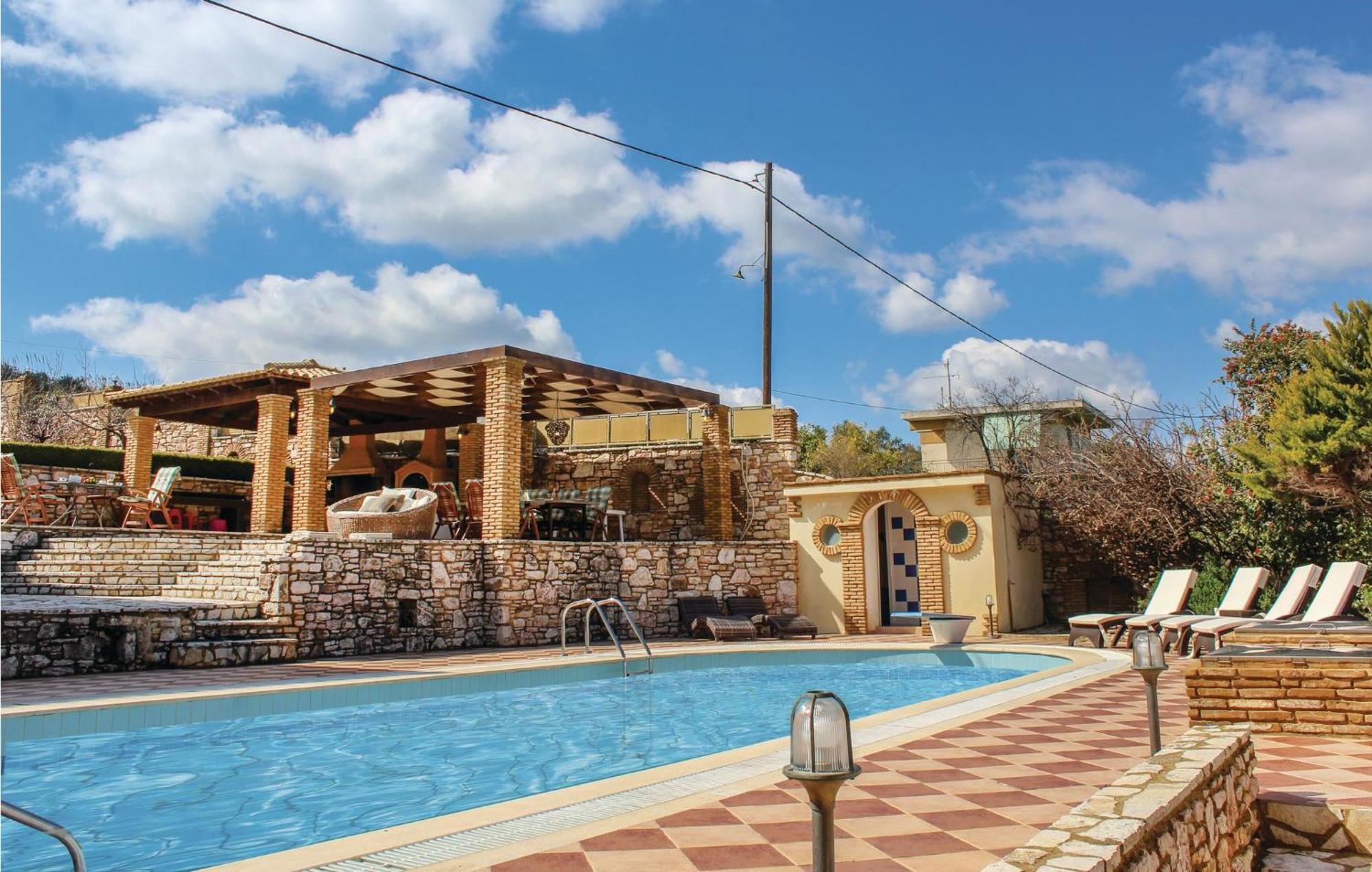 Amazing Home In Koroni With Wifi ภายนอก รูปภาพ